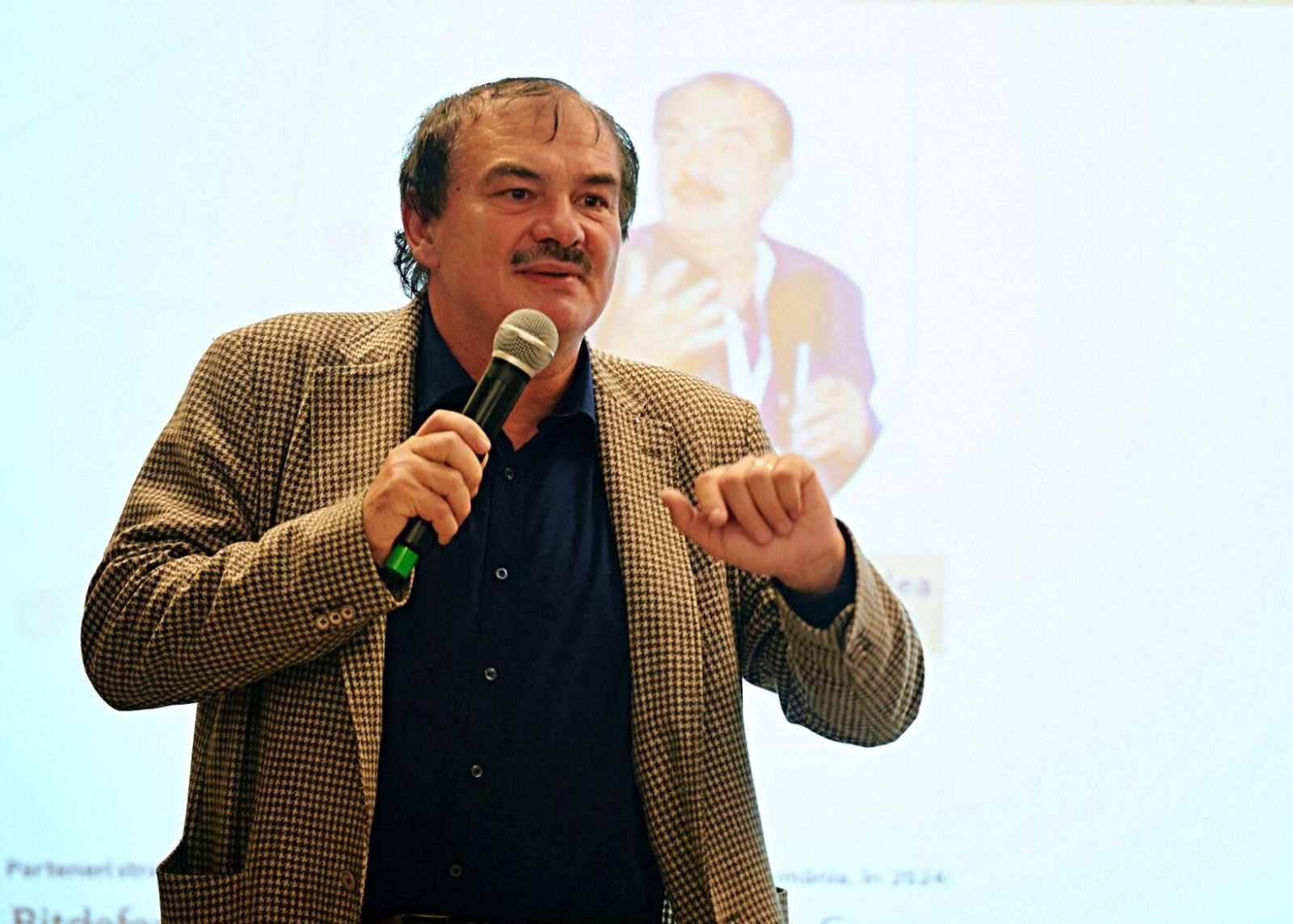 Mircea Miclea vorbind despre educație, inteligență artificială și gândire critică